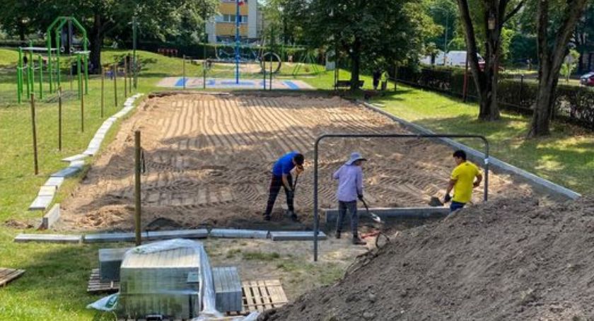 Boisko przy ul. Kochanowskiego 22 - budżet obywatelski.