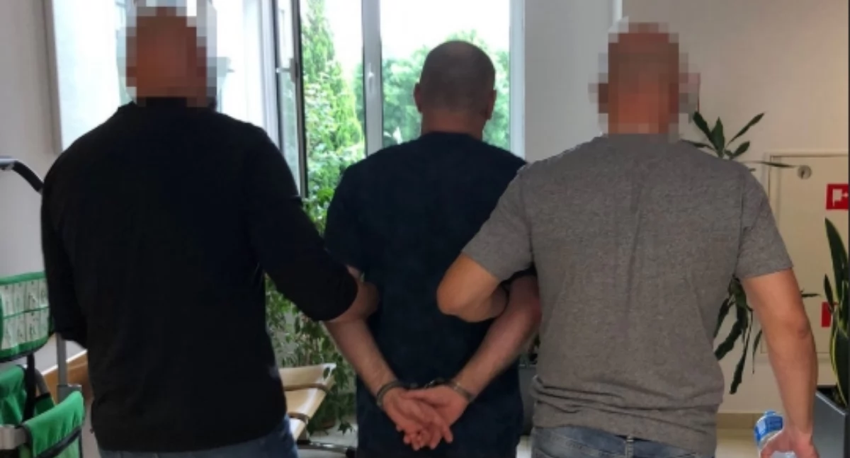 Akcja policji, Pijany pojawił przed blokiem żony Interwencja Żoliborzu - zdjęcie, fotografia