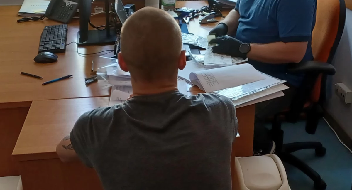 Akcja policji, mieszkaniec spodziewał wizyty Zatrzymanie Bielanach - zdjęcie, fotografia