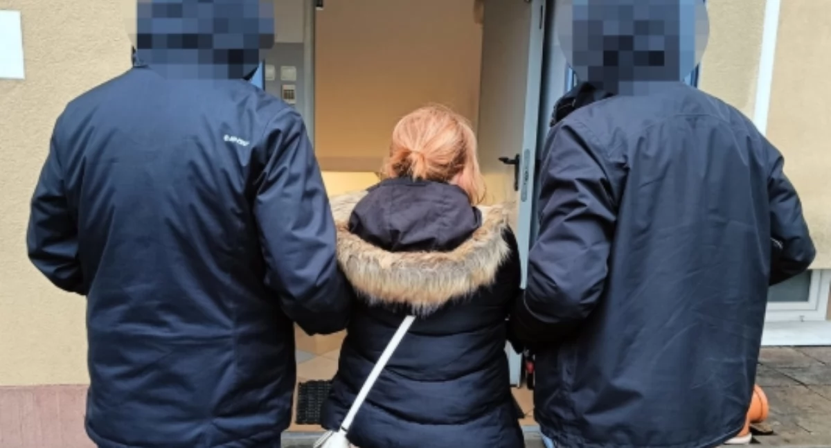 Akcja policji, Podejrzana oszustwo szkodę firmy samochodowej ZATRZYMANA Bielanach - zdjęcie, fotografia