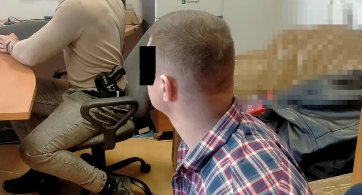 Akcja policji, PRÓBOWAŁ WYŁUDZIĆ Policjanci Bielanach akcji - zdjęcie, fotografia