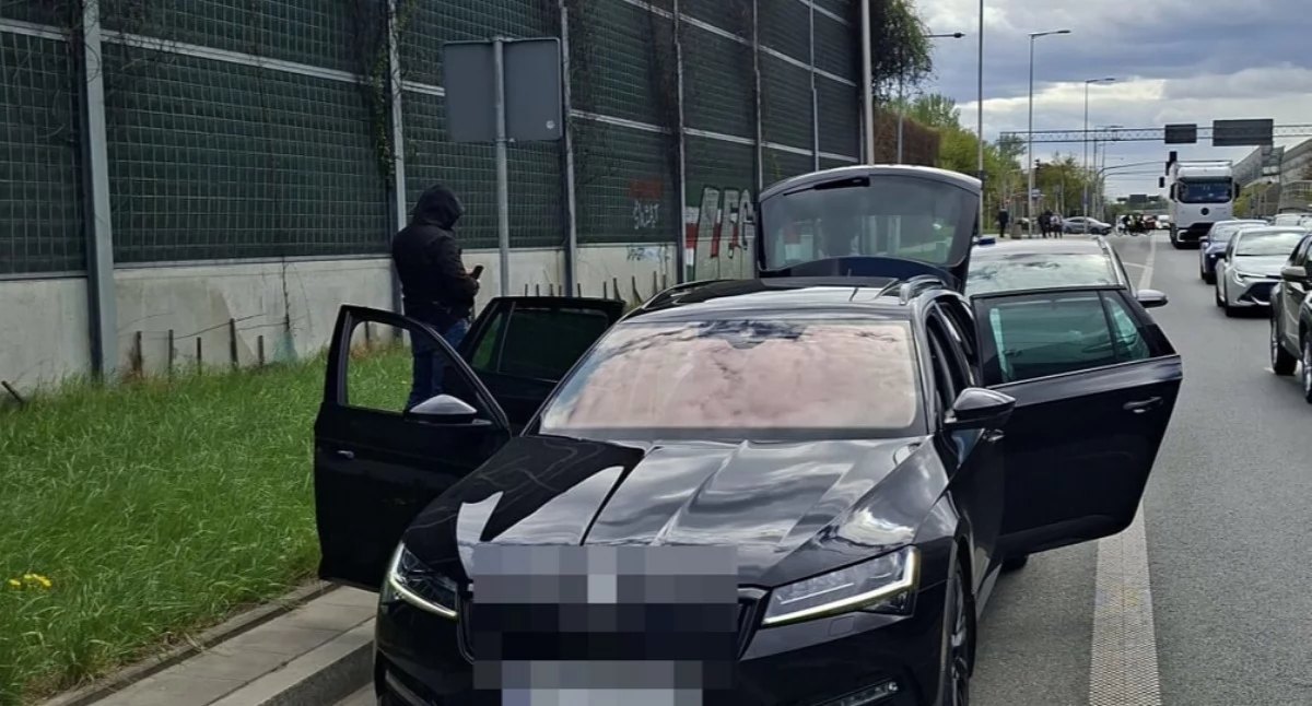 Akcja policji, KONTROLA Żoliborzu Szybko zmieniła ZATRZYMANIE - zdjęcie, fotografia