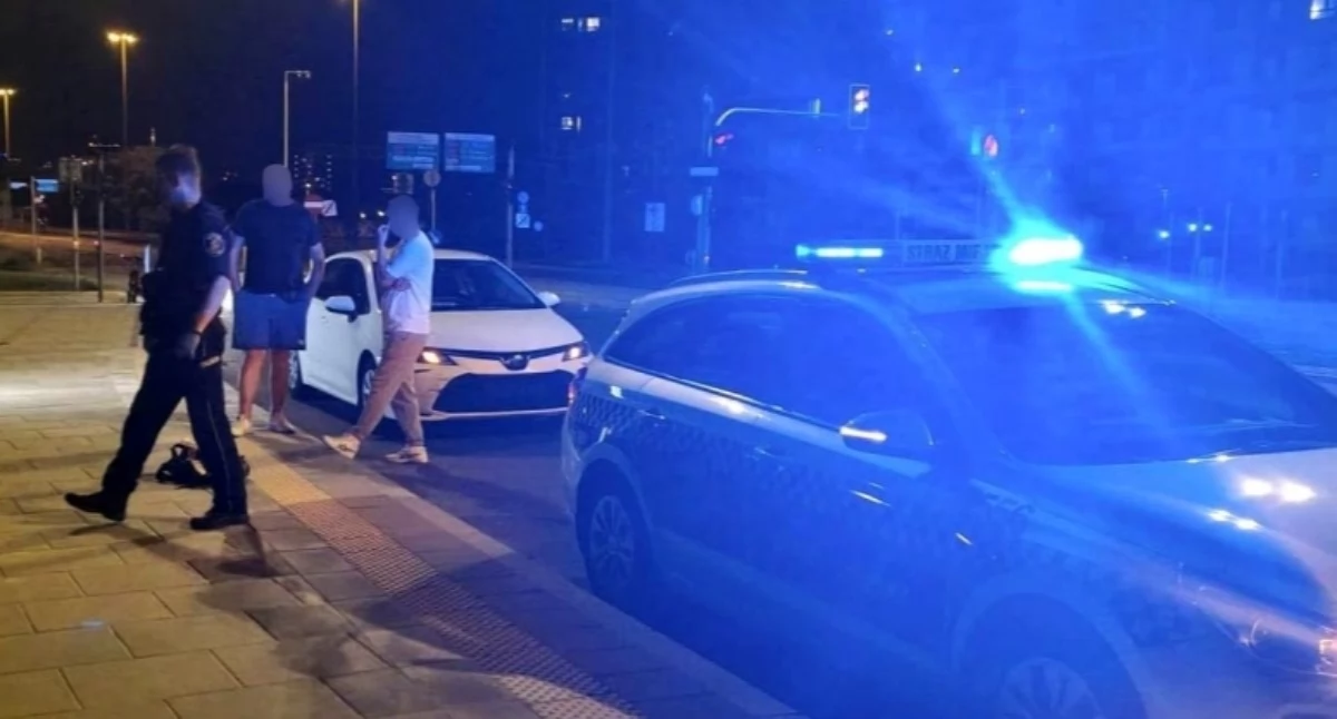 Akcja policji, PIJANY ROWERZYSTA kontra TOYOTA Zdarzenie Bielanach! - zdjęcie, fotografia
