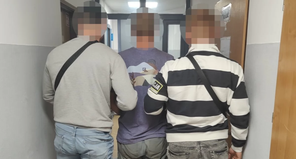Akcja policji, KUSZA KAMIENIE POTEM NÓŻ Szokujący Bielanach! - zdjęcie, fotografia