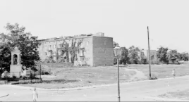 Żeromskiego. Główna arteria dzielnicy. Spacer na Bielanach