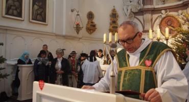 Ksiądz z Bielan odprawił Mszę św. z serduszkiem WOŚP na piersi