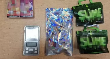 MŁODY MĘŻCZYZNA W RĘKACH POLICJI. W mieszkaniu na Bielanach